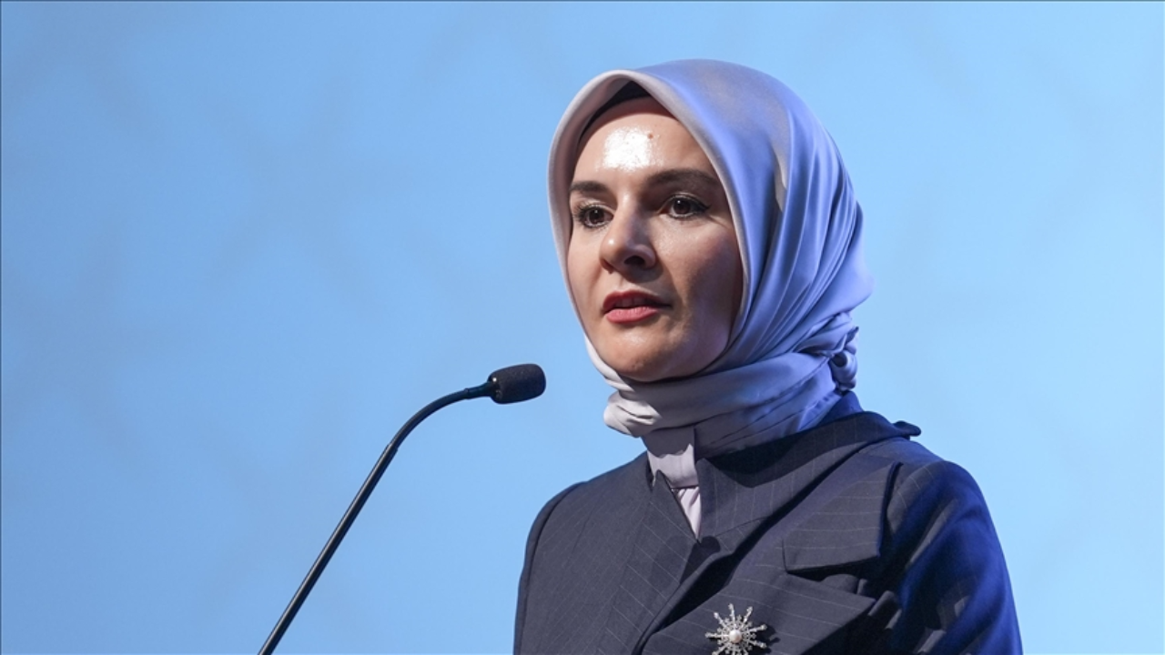 Bakan Mahinur Göktaş, devlet himayesinde üniversiteyi kazanan gençlerle buluştu