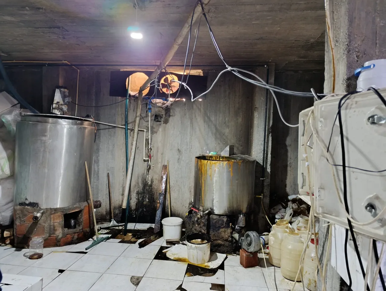 ASAYİŞ Ağrı’da 5 ton 709 kilogram etiketsiz pekmez ele geçirildi