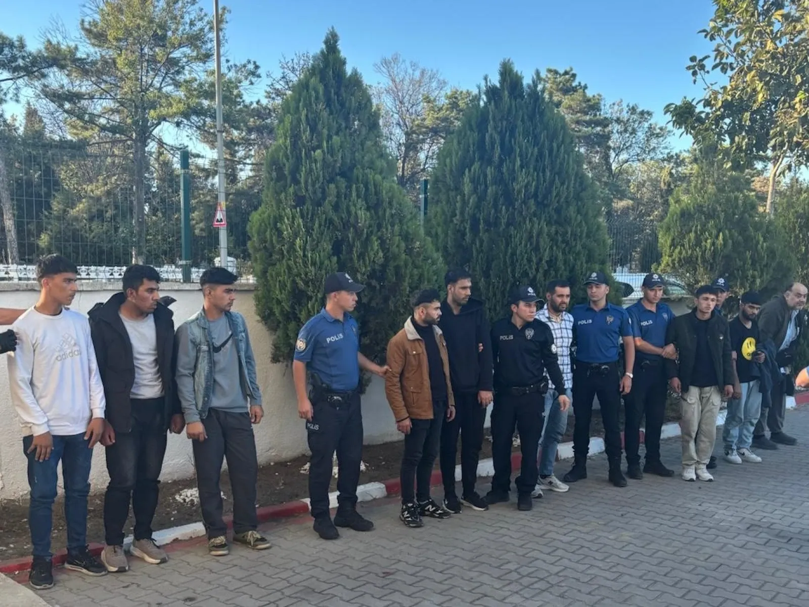 SON DAKİKA Edirne’de 15 düzensiz göçmen yakalandı
