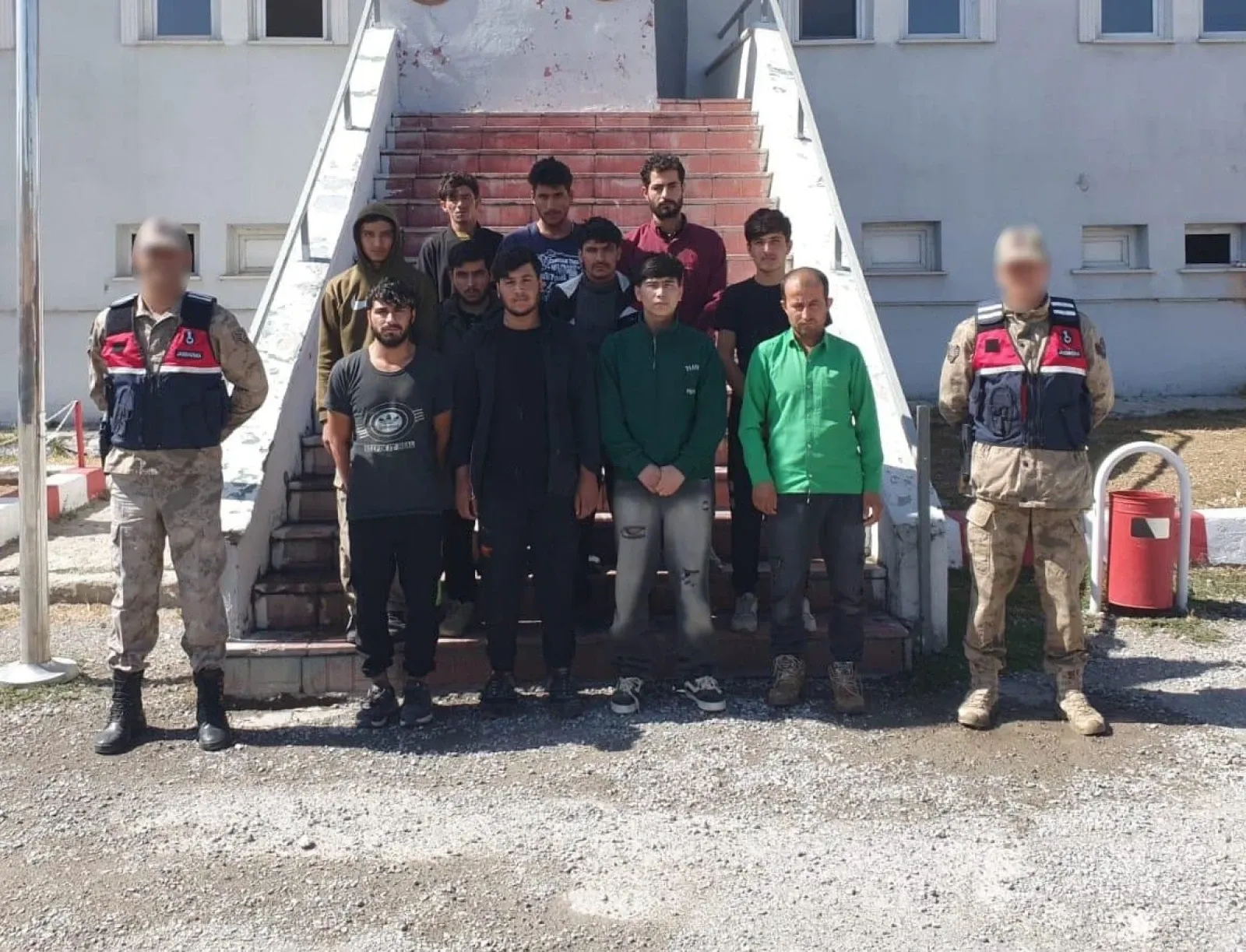 ASAYİŞ Bitlis’te Afganistan uyruklu 11 düzensiz göçmen yakalandı