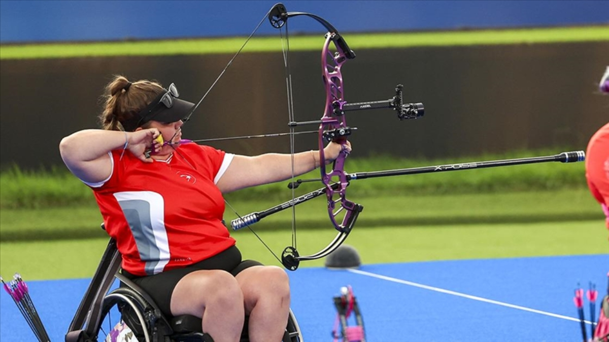 Öznur Cüre Girdi, dünya ikincisi oldu