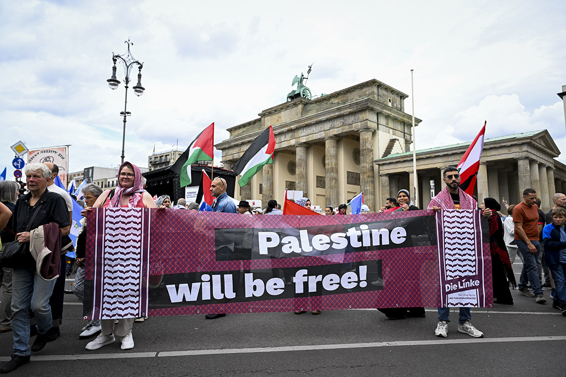 Avrupa  Berlin’de “Gazze’de soykırımı durdurun” çağrısıyla barış gösterisi yapıldı
