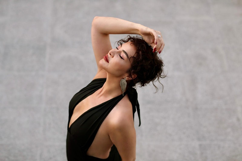 Ebru Elver’den yeni single: “Aşk Lütfen Gel”