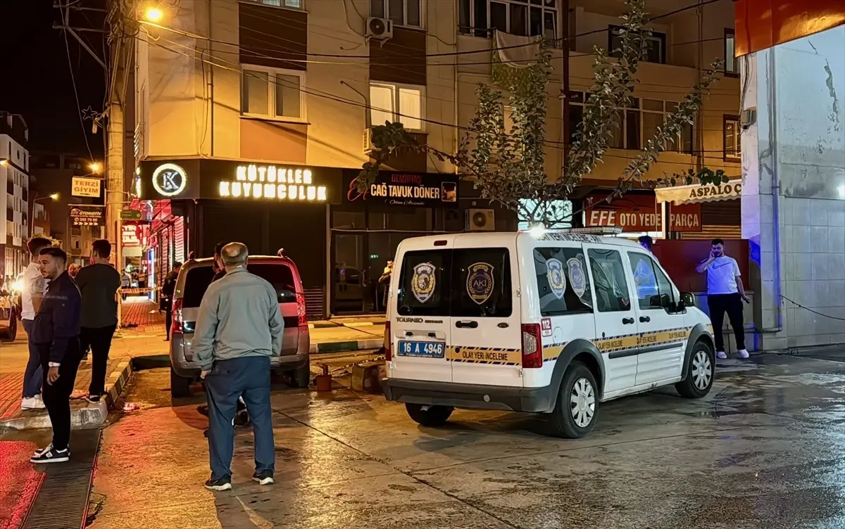 Bursa’da Silahlı Kavga: Başından Vurulan Kişi Ağır Yaralı Bursa’da Silahlı Kavga: Başından Vurulan Kişi Ağır Yaralı