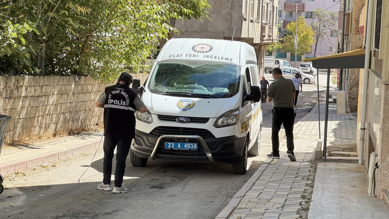 Elazığ'da otoparka pompalı tüfekle ateş edilmesi sonucu 1 kişi yaralandı