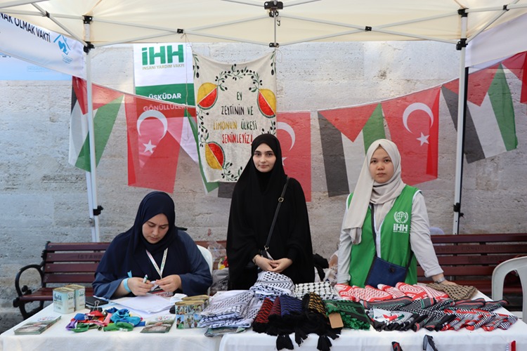 STK’ler ve Üsküdar esnafından “Gazze için Hayır Çarşısı” etkinliği