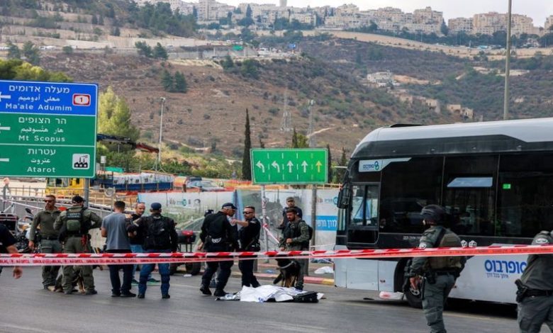 Kudüs’te trafik polisi kılığına giren direnişçiler, en az 5 siyonist yerleşimciyi öldürdü Kudüs’te trafik polisi kılığına giren direnişçiler, en az 5 siyonist yerleşimciyi öldürdü