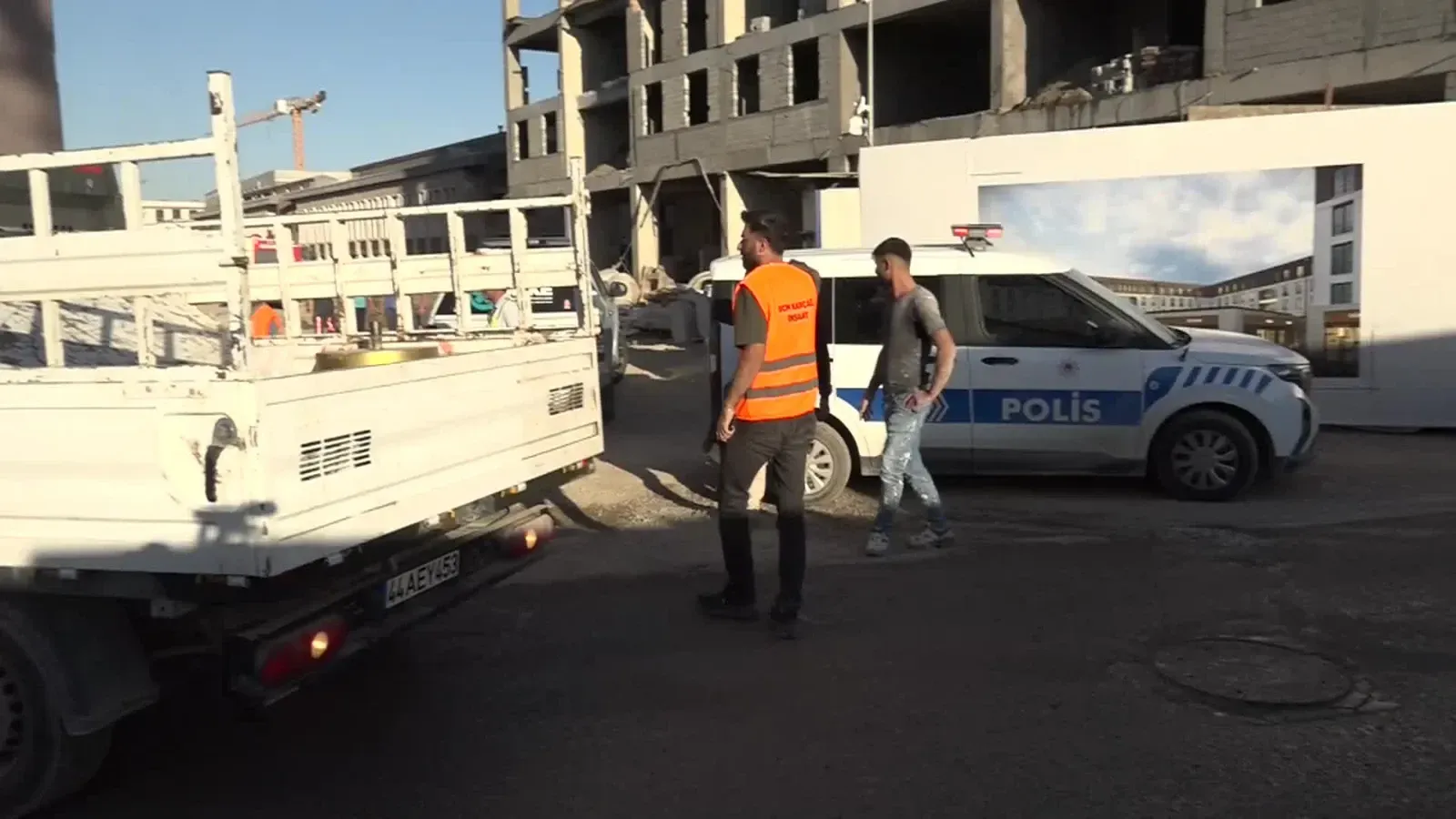 ASAYİŞ Malatya’da çarşı inşaatında toprak kayması: Bir işçi ağır yaralandı