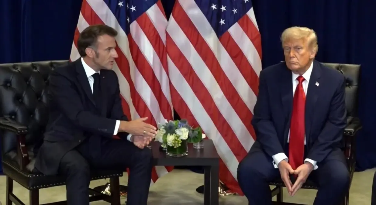 Trump ve Macron arasında tansiyon yükseldi! Kameralar önünde hararetli tartışma Trump ve Macron arasında tansiyon yükseldi! Kameralar önünde hararetli tartışma