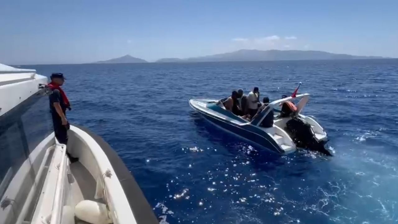 Marmaris Açıklarında 39 Göçmen Yakalandı Marmaris Açıklarında 39 Göçmen Yakalandı