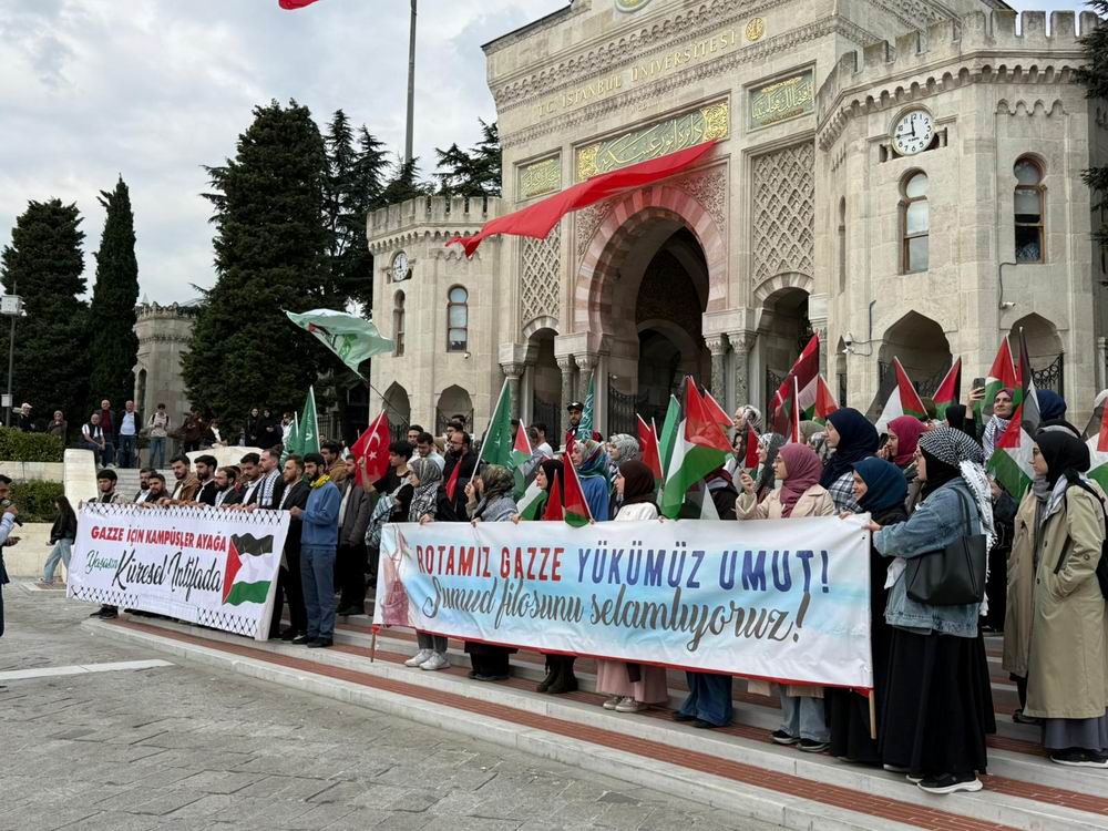 İslami gençlik teşkilatlarından Beyazıt’ta Hamas ve Sumud’a destek eylemi İslami gençlik teşkilatlarından Beyazıt’ta Hamas ve Sumud’a destek eylemi