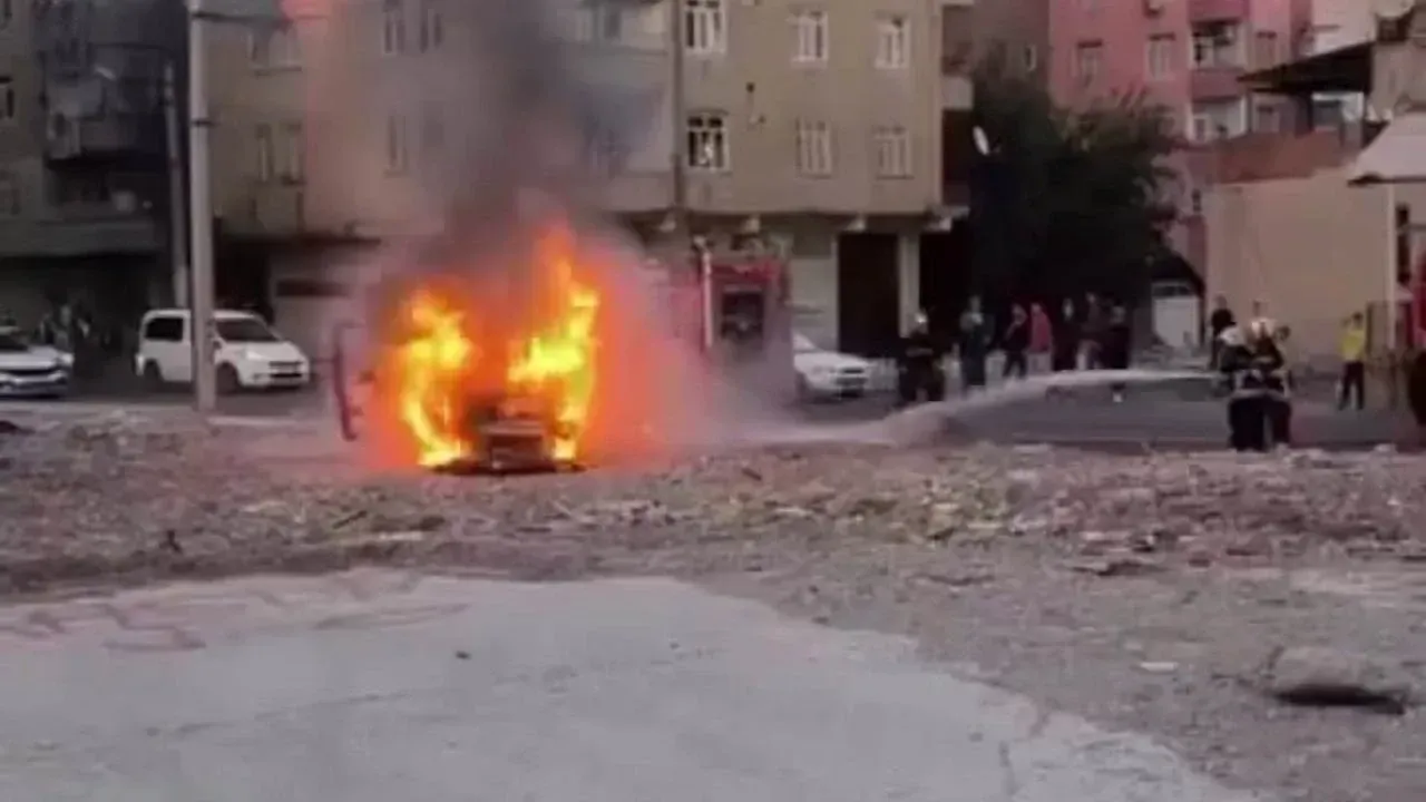 Diyarbakır’da Seyir Halindeki Araç Yandı
