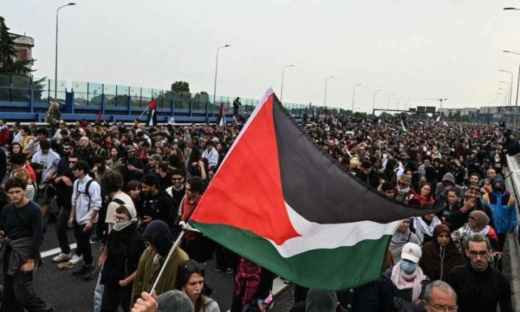 Yaklaşık yarım milyon İtalyan, Gazze’ye destek için genel greve çıktı – (fotoğraflar ve video) Yaklaşık yarım milyon İtalyan, Gazze’ye destek için genel greve çıktı – (fotoğraflar ve video)