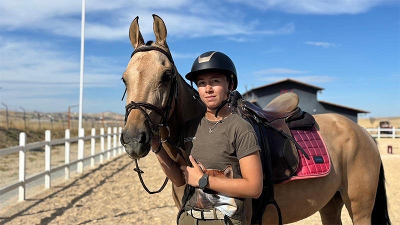 Kurduğu çiftlikte, Türkmen atı Ahal Teke ile sporcu yetiştiriyor