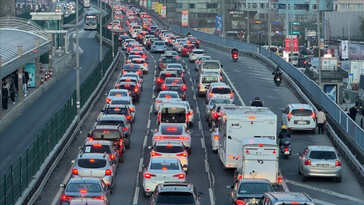 İstanbul’da trafik yoğunluğu yüzde 83’e ulaştı