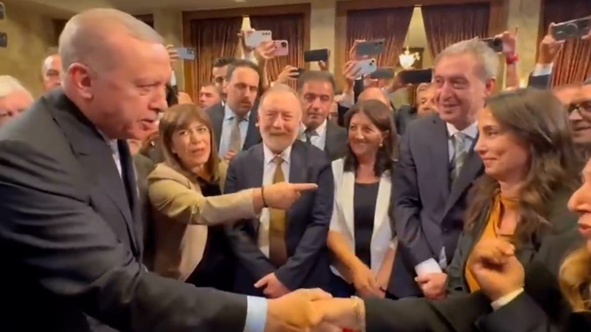 Cumhurbaşkanı Erdoğan, DEM Parti heyetinin masasını ziyaret etti