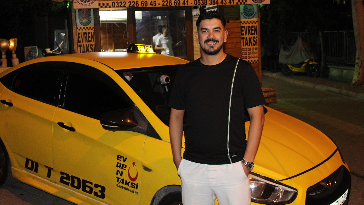 Adana’da bir bebek hastaneye doğru ilerleyen taksinin içinde doğdu