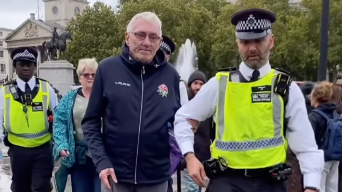 Londra’da görme engelli bir kişi, İsrail’i eleştirdiği gerekçesiyle tutuklandı Londra’da görme engelli bir kişi, İsrail’i eleştirdiği gerekçesiyle tutuklandı