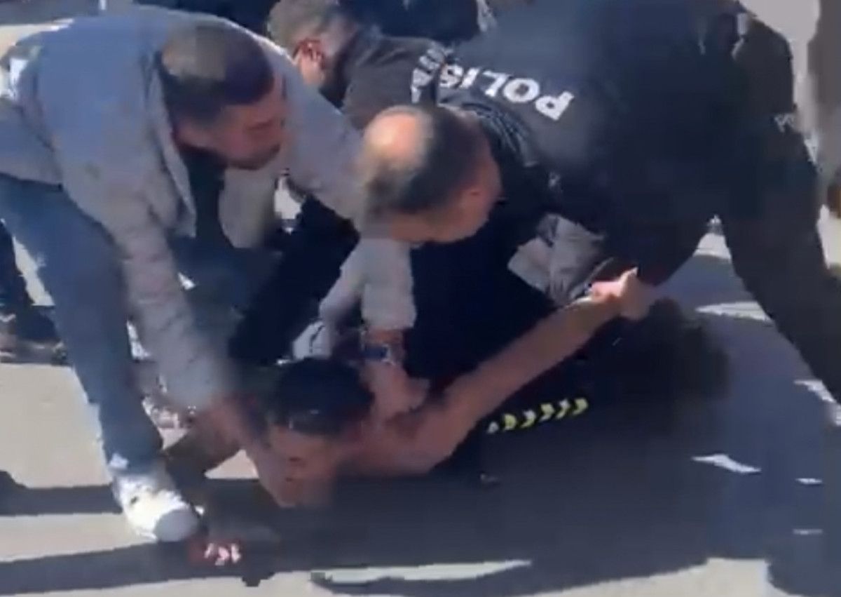 İstanbul’da kaza yapan alkollü sürücü polise direndi İstanbul’da kaza yapan alkollü sürücü polise direndi