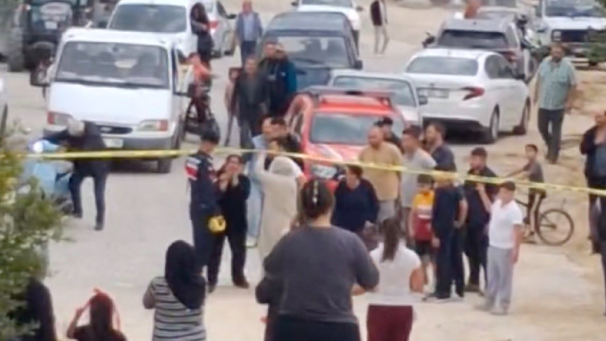 Çanakkale’de akrabaların çatışmasında bahçede oynayan çocuk ağır yaralandı Çanakkale’de akrabaların çatışmasında bahçede oynayan çocuk ağır yaralandı