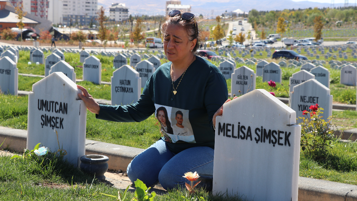 Sivas’ta boğazları kesilerek öldürülen çocukların annesi: Yalnız kalmak istemiyorum