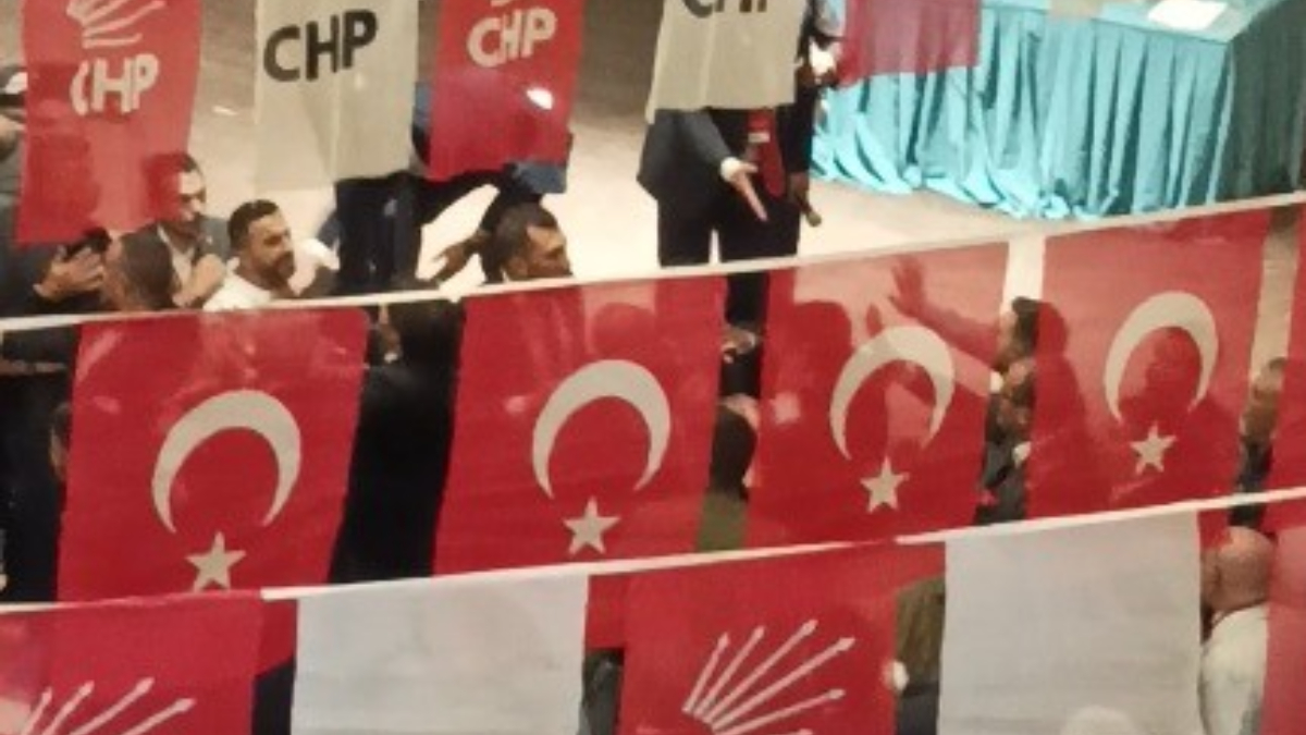 Kahramanmaraş’ta CHP İl Kongresi’nde Kavga Çıktı Kahramanmaraş’ta CHP İl Kongresi’nde Kavga Çıktı
