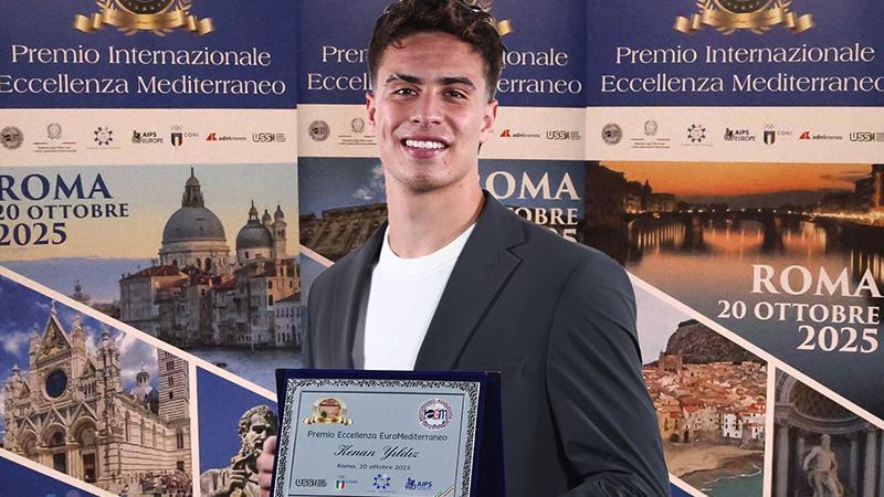 Kenan Yıldız, İtalya’da Akdeniz Mükemmeliyet Ödülü Aldı