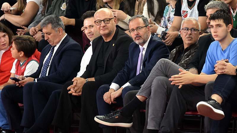 Karşıyaka, Anadolu Efes’e 87-101 Yenildi Karşıyaka, Anadolu Efes’e 87-101 Yenildi