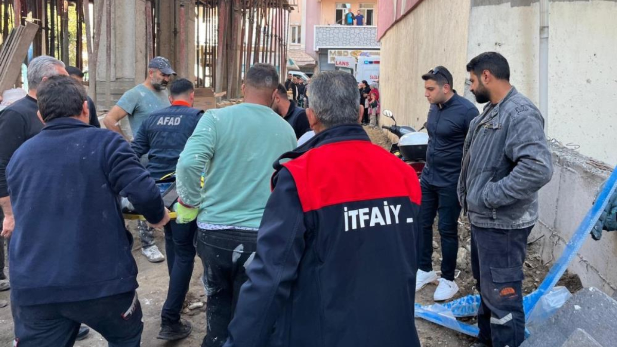 Iğdır’da inşaatta asansör boşluğuna düşen işçi hayatını Iğdır’da inşaatta asansör boşluğuna düşen işçi hayatını