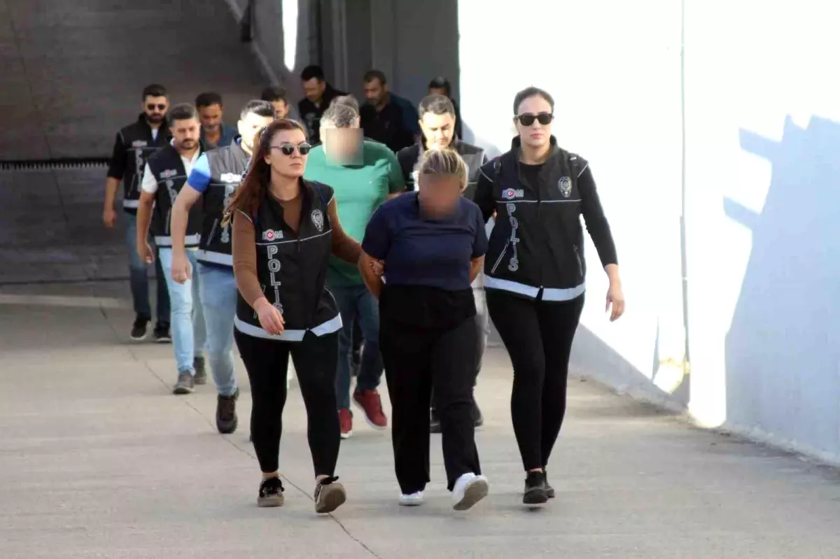 Adana’da Dolandırıcılık Operasyonu: 80 Milyon TL Vurgun Adana’da Dolandırıcılık Operasyonu: 80 Milyon TL Vurgun