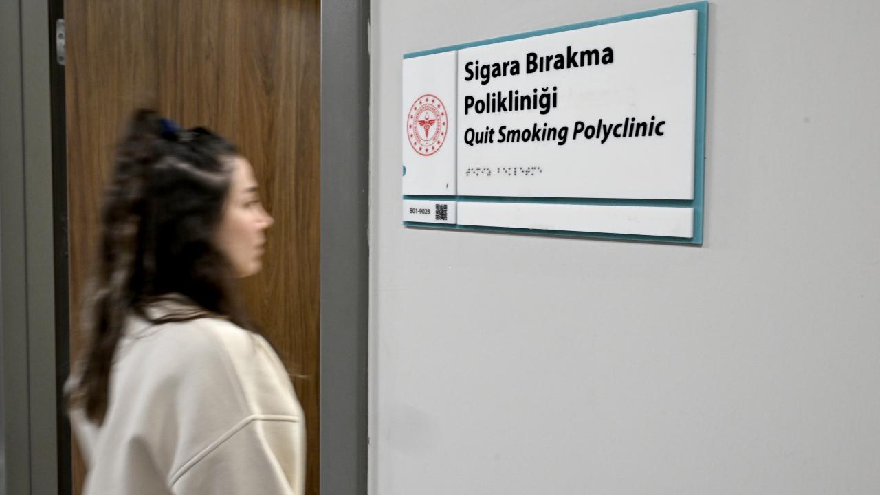 ALO 171 ile 12 yılda 6 milyon kişiye sigara bırakma desteği ALO 171 ile 12 yılda 6 milyon kişiye sigara bırakma desteği