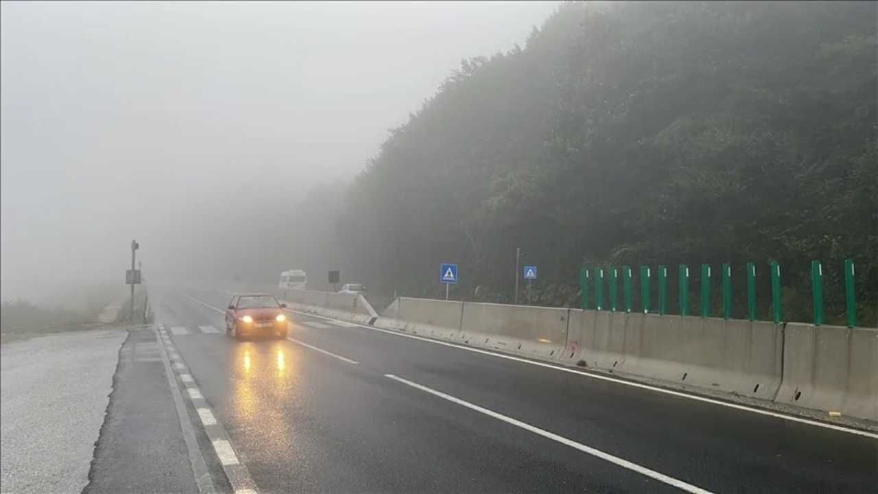 Bolu Dağı’nda Sağanak ve Sis Görüş Mesafesini Düşürdü