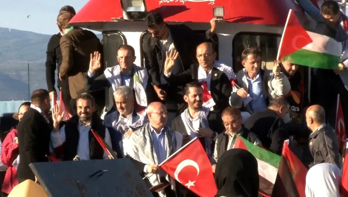 Bursa’da Filistin’e Destek İçin Tekne Yürüyüşü Düzenlendi Bursa’da Filistin’e Destek İçin Tekne Yürüyüşü Düzenlendi