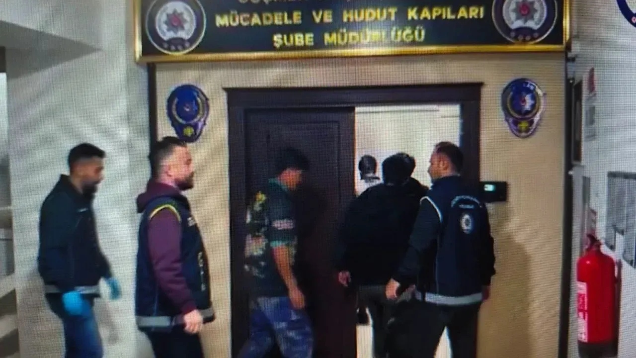 Iğdır’da Düzensiz Göçmen Operasyonu: 10 Göçmen Yakalandı Iğdır’da Düzensiz Göçmen Operasyonu: 10 Göçmen Yakalandı