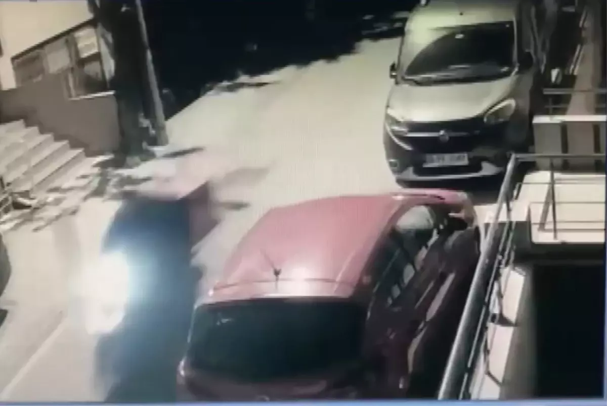 İstanbul’da Park Halindeki Motosikletleri Çalan Şüpheliler Tutuklandı İstanbul’da Park Halindeki Motosikletleri Çalan Şüpheliler Tutuklandı