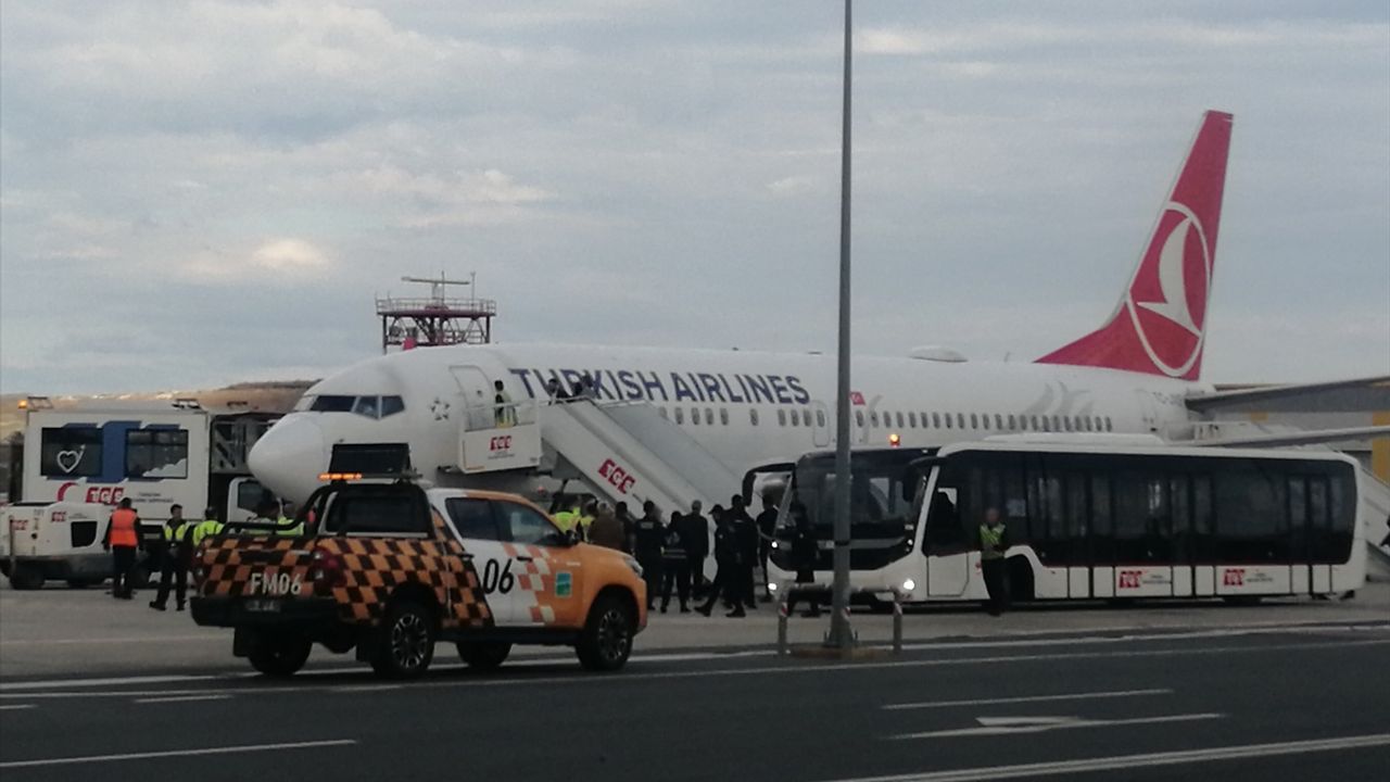 İsrail'in alıkoyduğu aktivistleri Türkiye'ye getiren THY uçağı İstanbul'a ulaştı