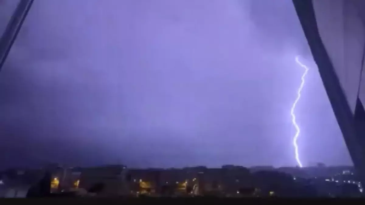 İstanbul’da Sağanak Yağış Gece Saatlerinde Devam Ediyor