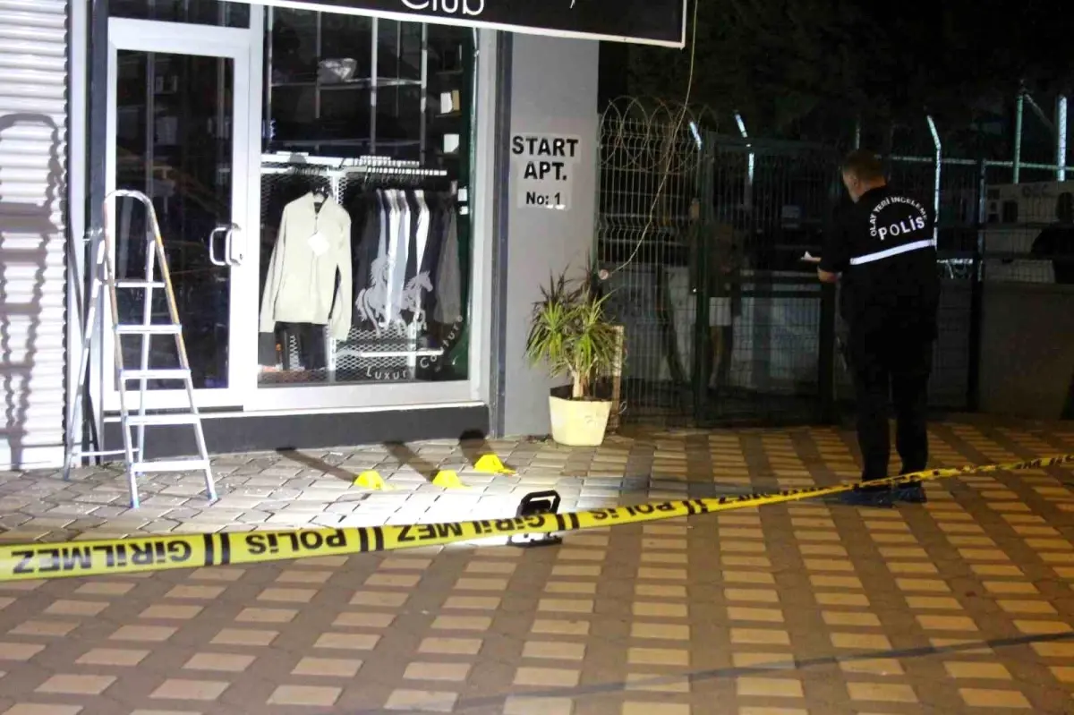 Adana’da Erkek Giyim Mağazasına El Yapımı Patlayıcı Atıldı