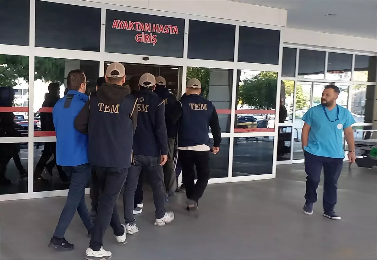 Manisa’da FETÖ Operasyonunda Üç Kişi Tutuklandı Manisa’da FETÖ Operasyonunda Üç Kişi Tutuklandı