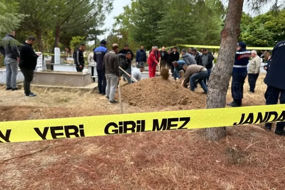 GÜNDEM Uşak’ta morg karışıklığı: Yanlış cenaze defnedildi, mezar açıldı! GÜNDEM Uşak’ta morg karışıklığı: Yanlış cenaze defnedildi, mezar açıldı!