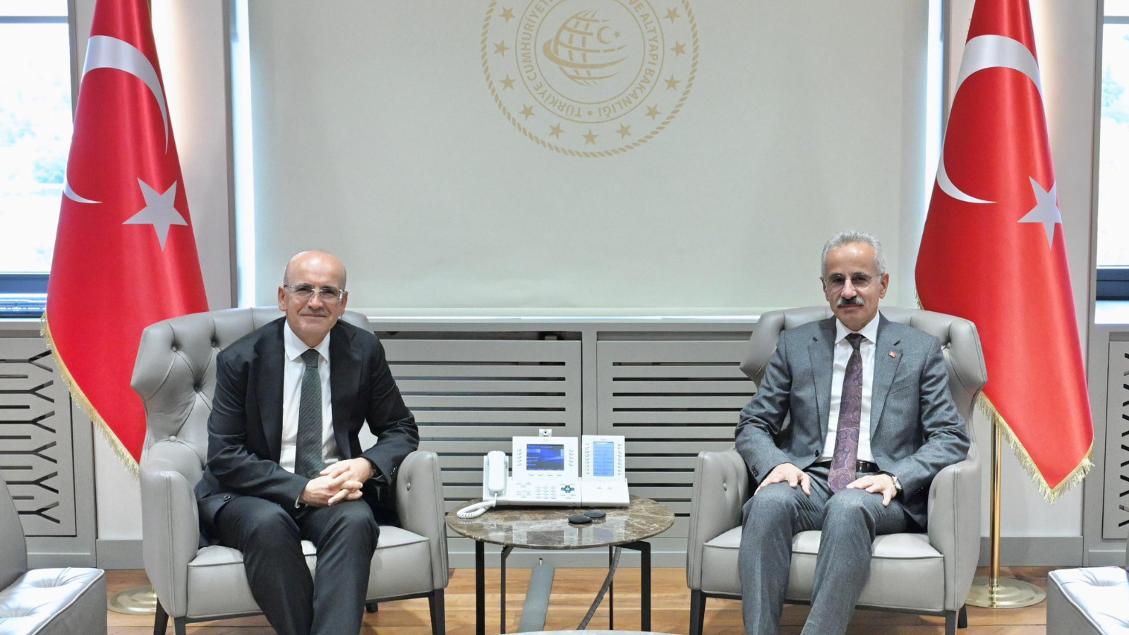 Ulaştırma Bakanı Uraloğlu, Hazine ve Maliye Bakanı Şimşek ile buluştu Ulaştırma Bakanı Uraloğlu, Hazine ve Maliye Bakanı Şimşek ile buluştu