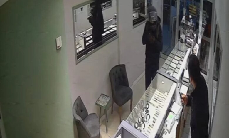 Diyarbakır’da kuyumcu soygunu şüphelisi yakalandı Diyarbakır’da kuyumcu soygunu şüphelisi yakalandı