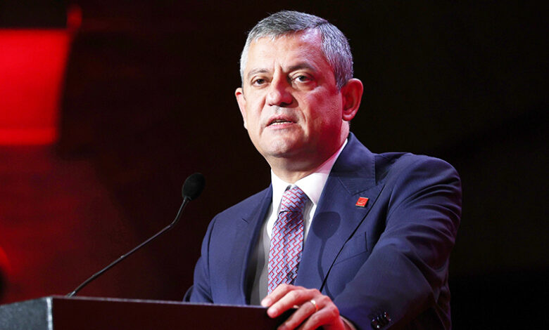 Özgür Özel, CHP Genel Başkanlığına Yeniden Seçildi Özgür Özel, CHP Genel Başkanlığına Yeniden Seçildi