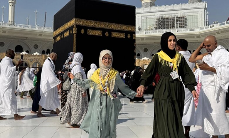 Nadir görülen gen hastası Esma, Kabe’yi ziyaret etti Nadir görülen gen hastası Esma, Kabe’yi ziyaret etti