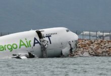 Hong Kong Havalimanı’nda Kargo Uçağı Pistten Çıktı