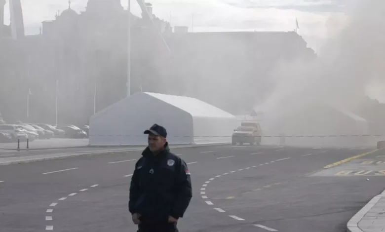 Sırbistan’da Parlamento Önünde Silahlı Saldırı: 1 Yaralı Sırbistan’da Parlamento Önünde Silahlı Saldırı: 1 Yaralı