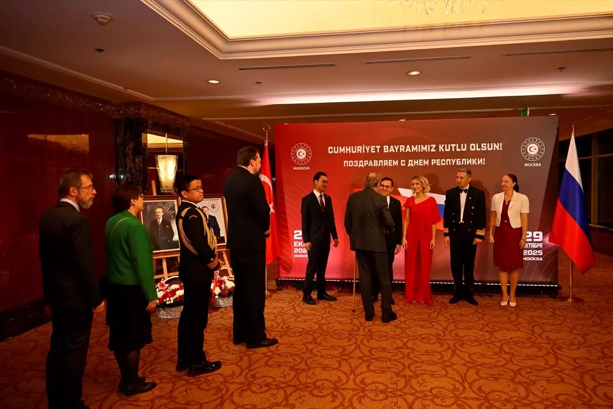 Türkiye Cumhuriyeti’nin 102. yılı Moskova’da kutlandı Türkiye Cumhuriyeti’nin 102. yılı Moskova’da kutlandı
