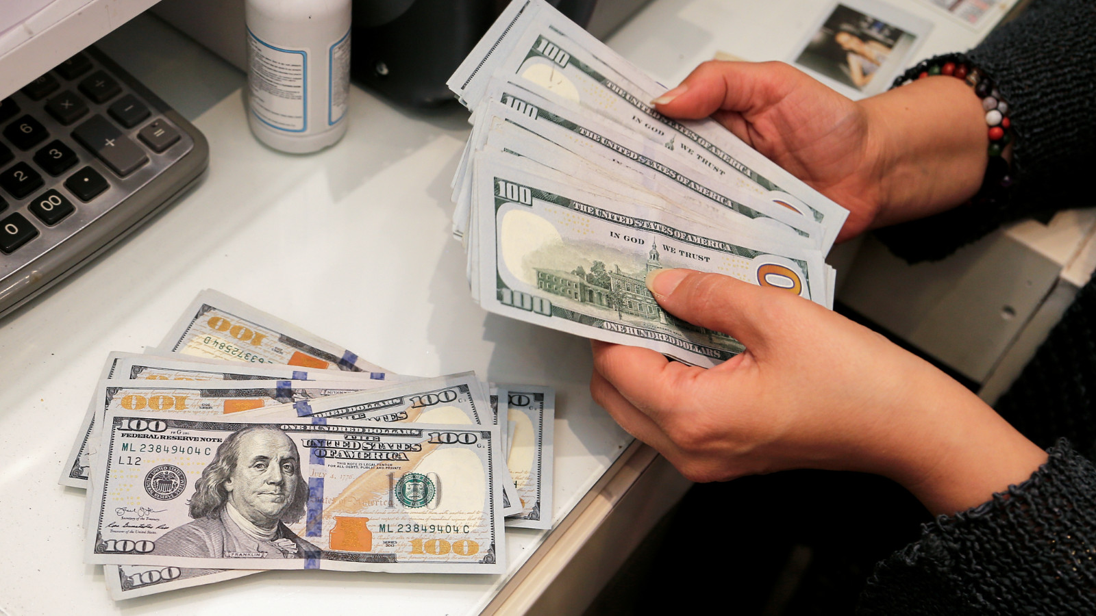 Türkiye’ye Yılın 9 Ayında 8 Milyar Dolar Yatırım Girişi Türkiye’ye Yılın 9 Ayında 8 Milyar Dolar Yatırım Girişi