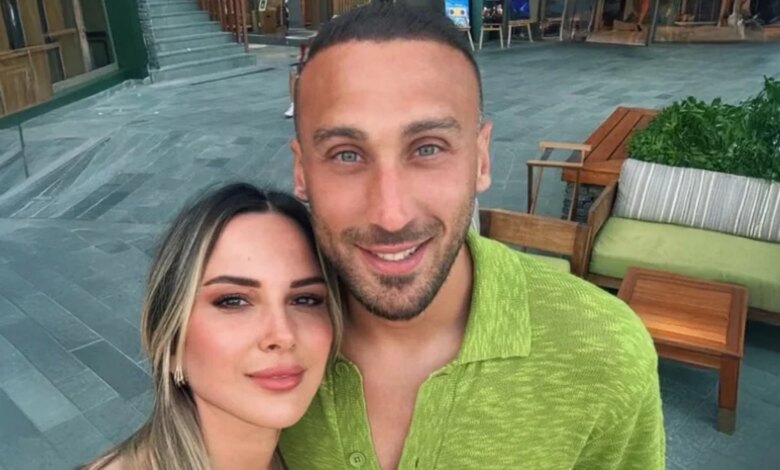 Cenk Tosun, Boşanma İddialarını Kesin Bir Dille Yalanladı Cenk Tosun, Boşanma İddialarını Kesin Bir Dille Yalanladı